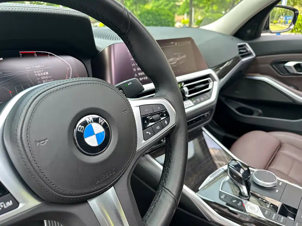 BMW 3 Series 2019 — фото 15