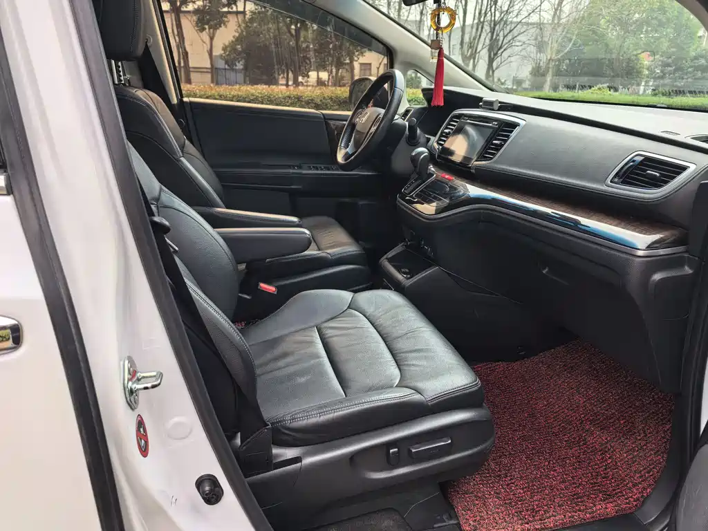 Honda Odyssey 2015 — фото 14