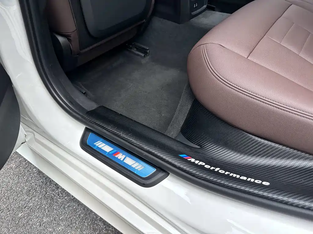 BMW 3 Series 2019 — фото 22