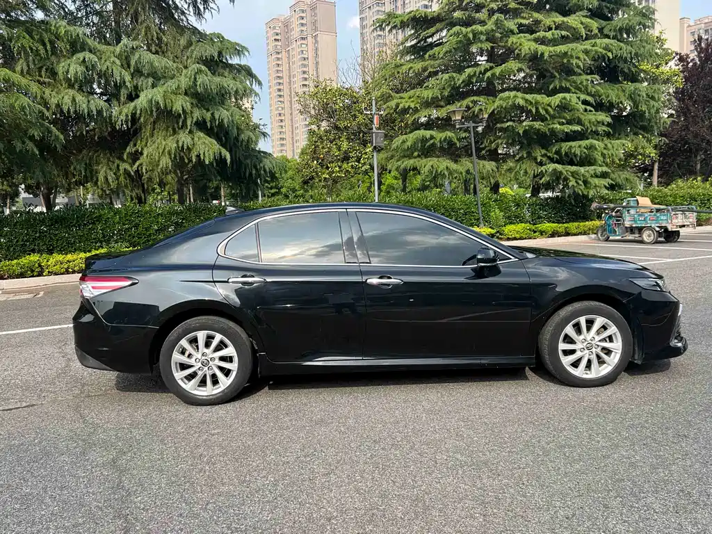 Toyota Camry 2022 — фото 16