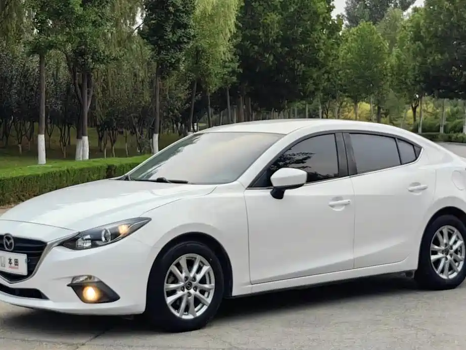 Mazda 3 Axela 2016 — фото 1