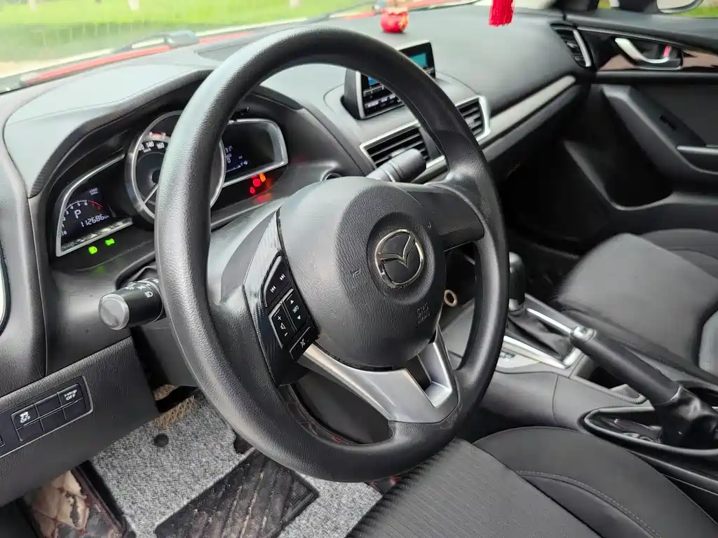 Mazda 3 Axela 2016 — фото 11