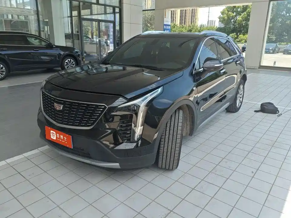 Cadillac XT4 2022 — фото 1