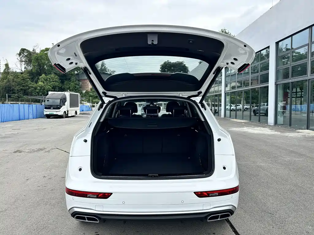 Audi Q5L 2024 — фото 13