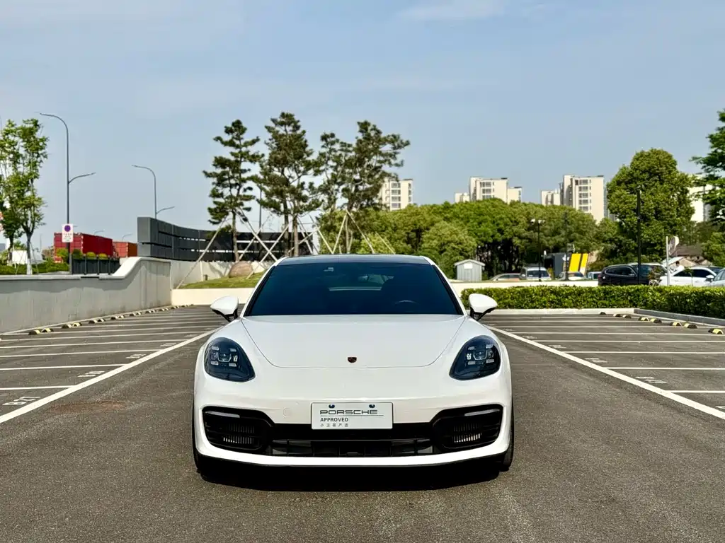 Porsche Panamera 2021