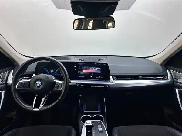 BMW iX1 2024