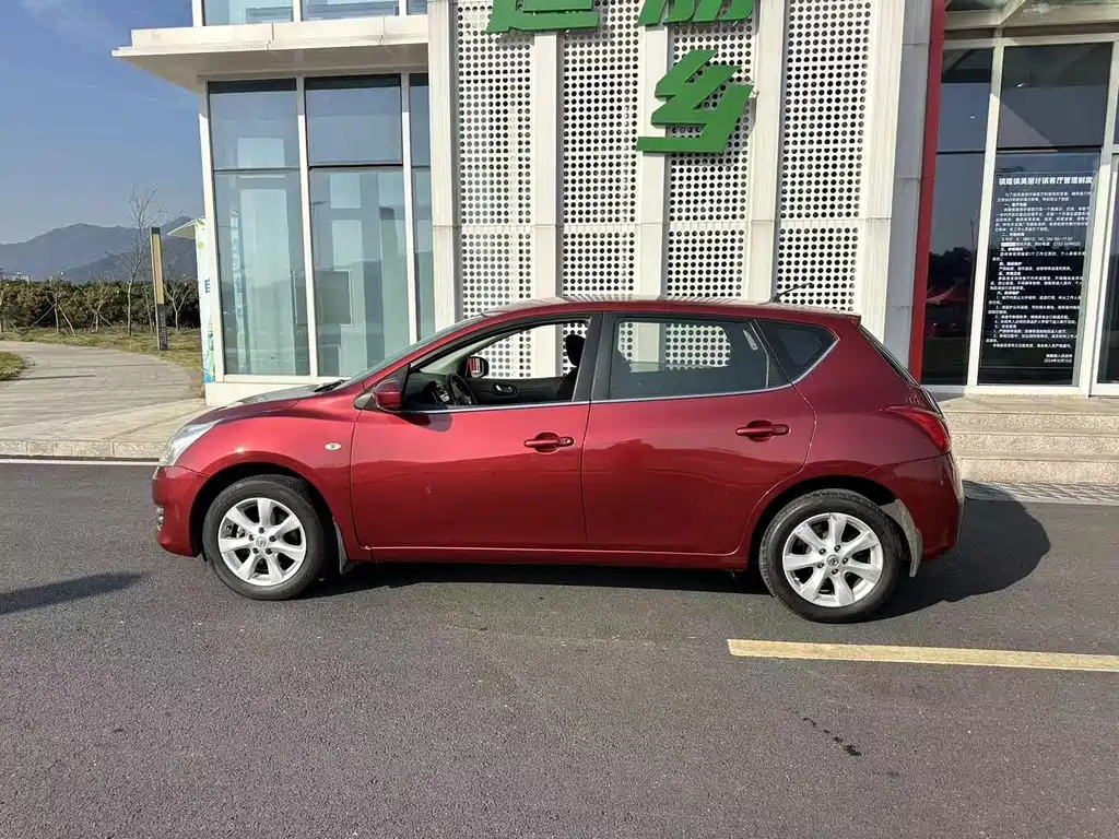 Nissan Tiida 2015 — фото 6