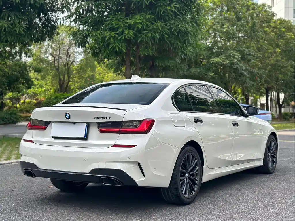 BMW 3 Series 2019 — фото 6