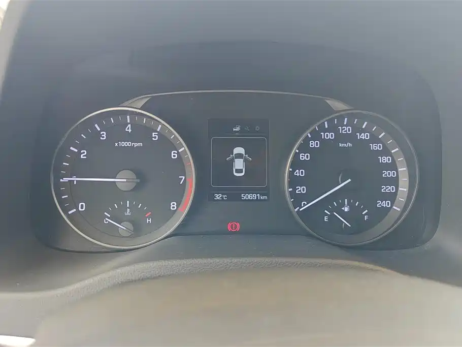 Hyundai Elantra 2018 — фото 14