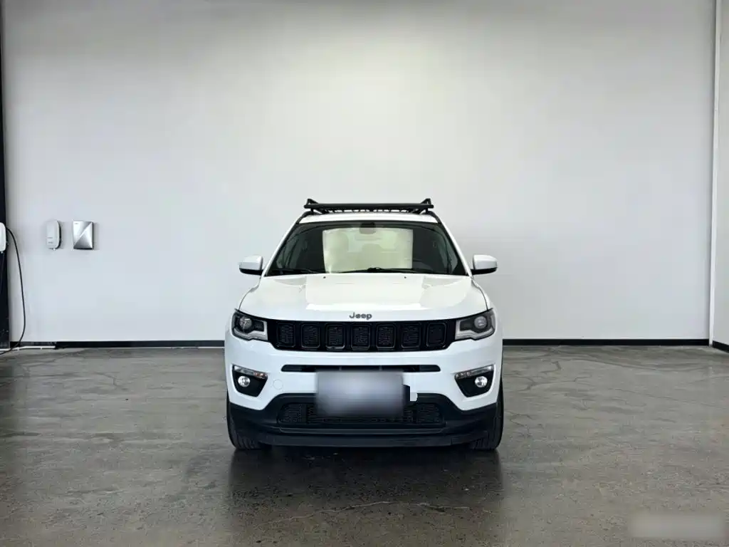 Jeep Compass 2018 — фото 3