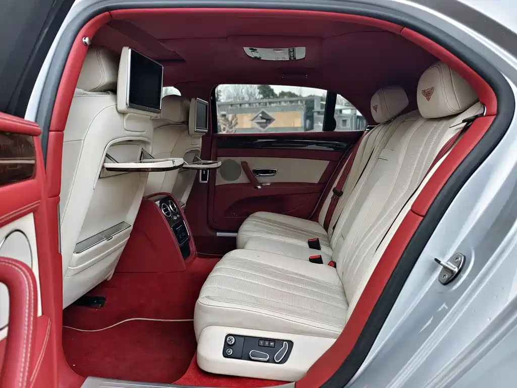 Bentley Flying Spur 2016 — фото 16