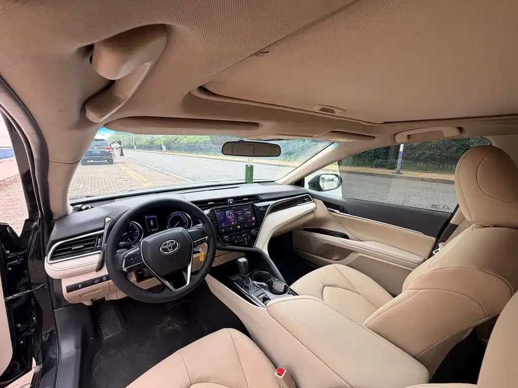 Toyota Camry 2020 — фото 12
