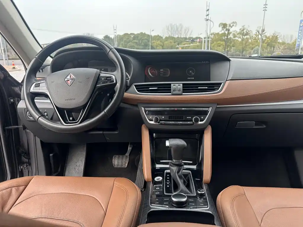 Borgward BX7 2017 — фото 18