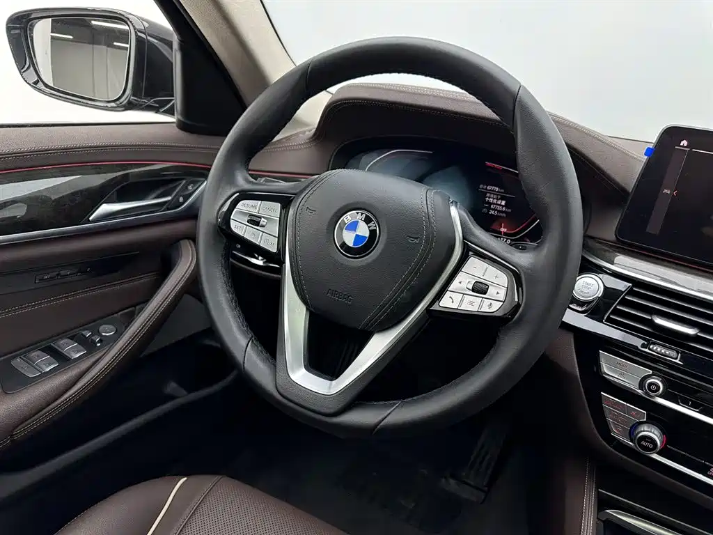 BMW 5 Series 2022 — фото 9
