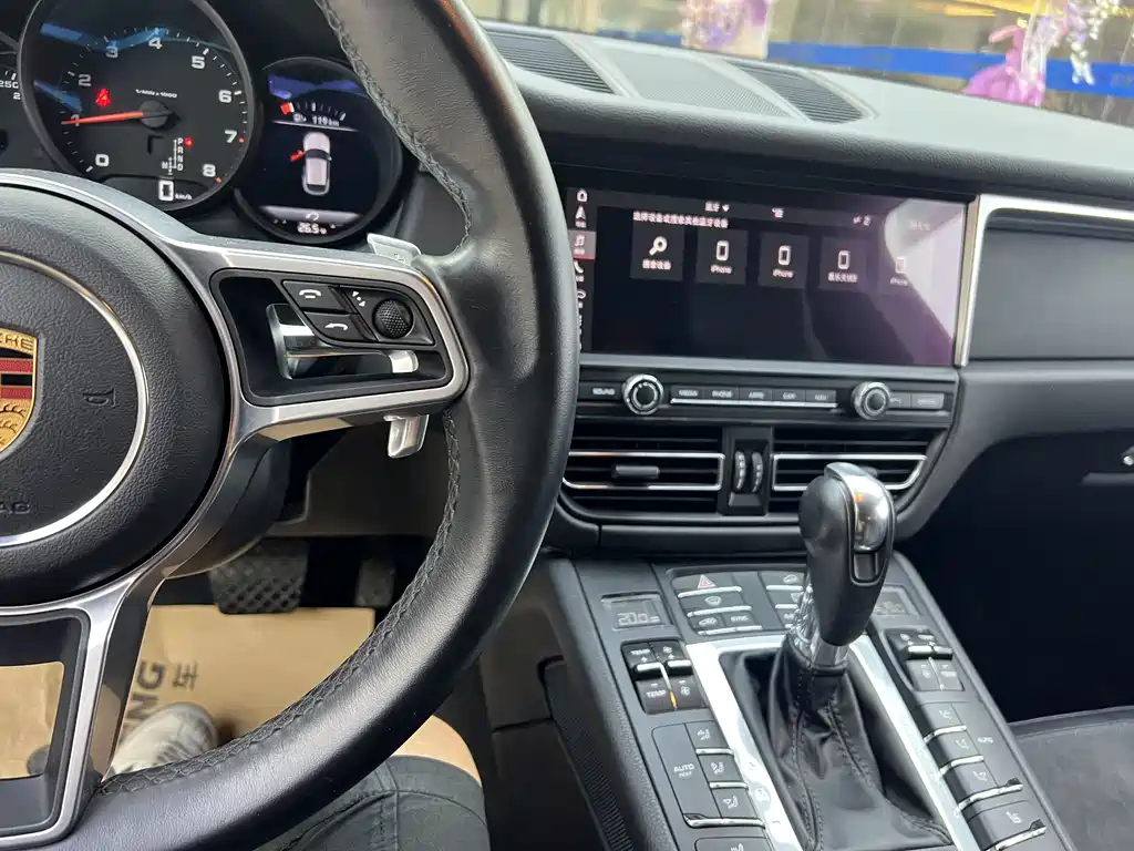 Porsche Macan 2019 — фото 16