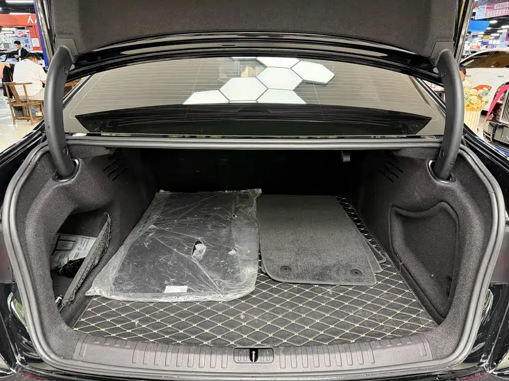 Audi A6L 2022 — фото 17