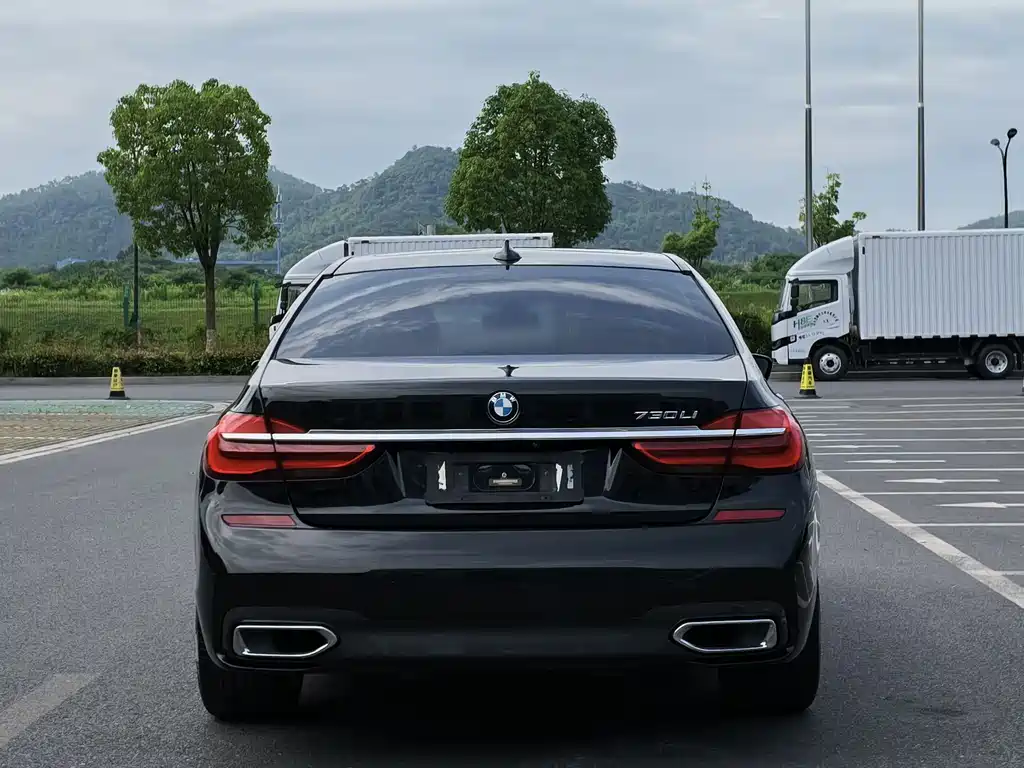 BMW 7 Series 2018 — фото 10