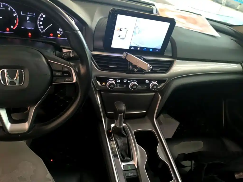 Honda Accord 2020 — фото 10