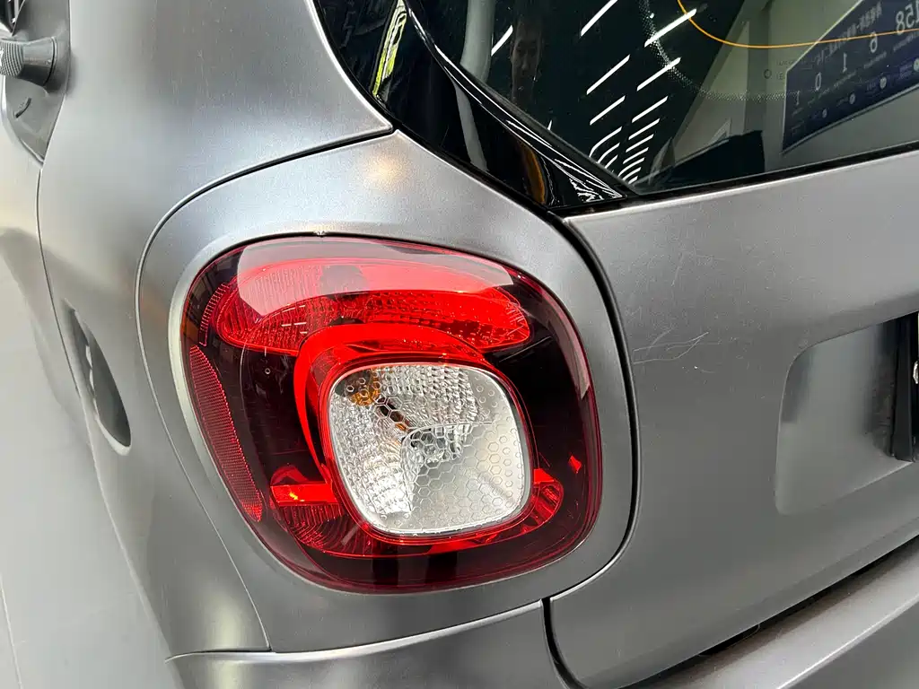 smart Fortwo 2017 — фото 19