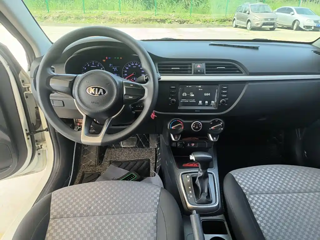Kia K2 2018 — фото 10