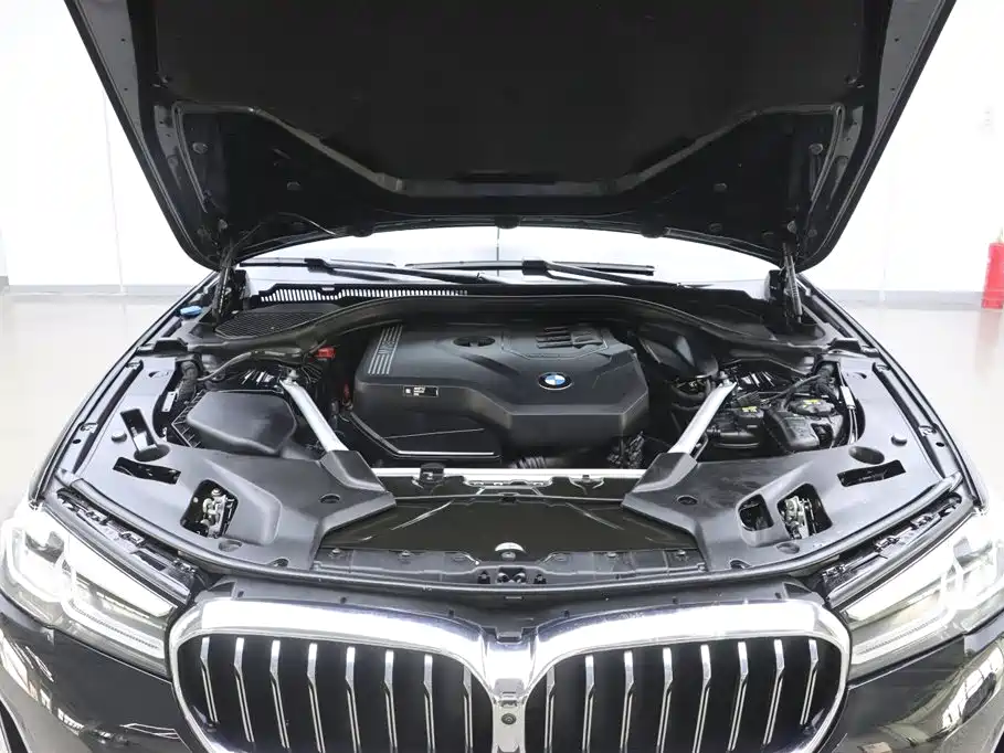 BMW 5 Series 2022 — фото 32