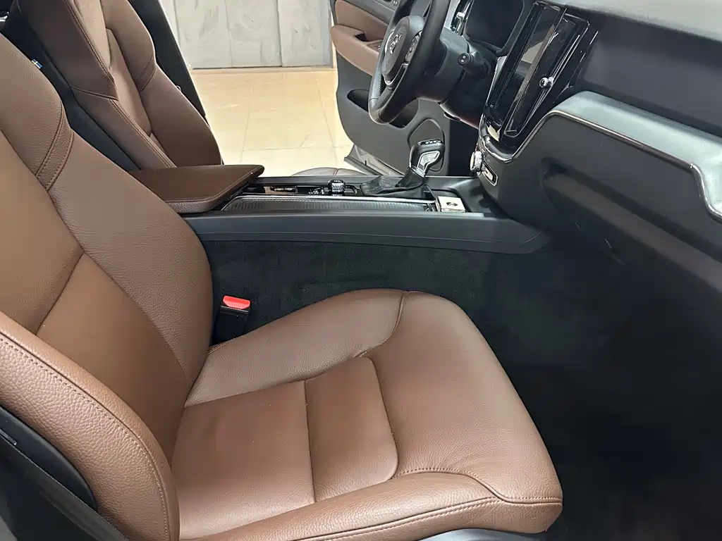 Volvo XC60 2020 — фото 14