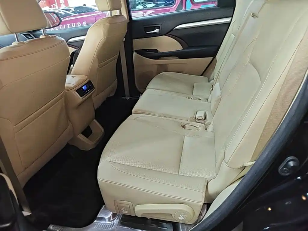 Toyota Highlander 2015 — фото 17