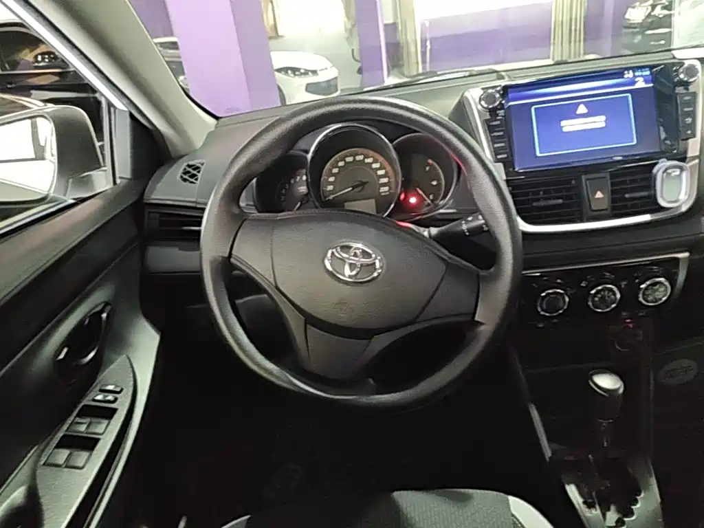 Toyota Yaris L 2021 — фото 11