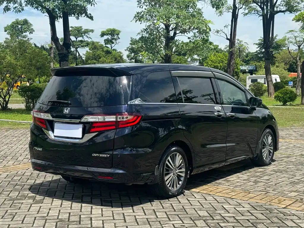 Honda Odyssey 2018 — фото 15