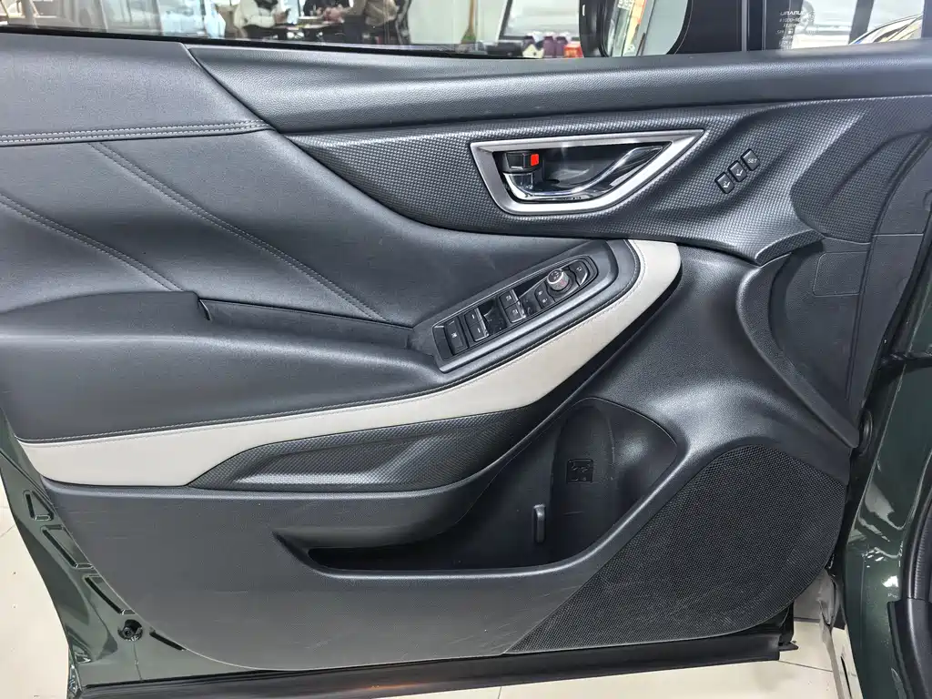 Subaru Forester 2022 — фото 10