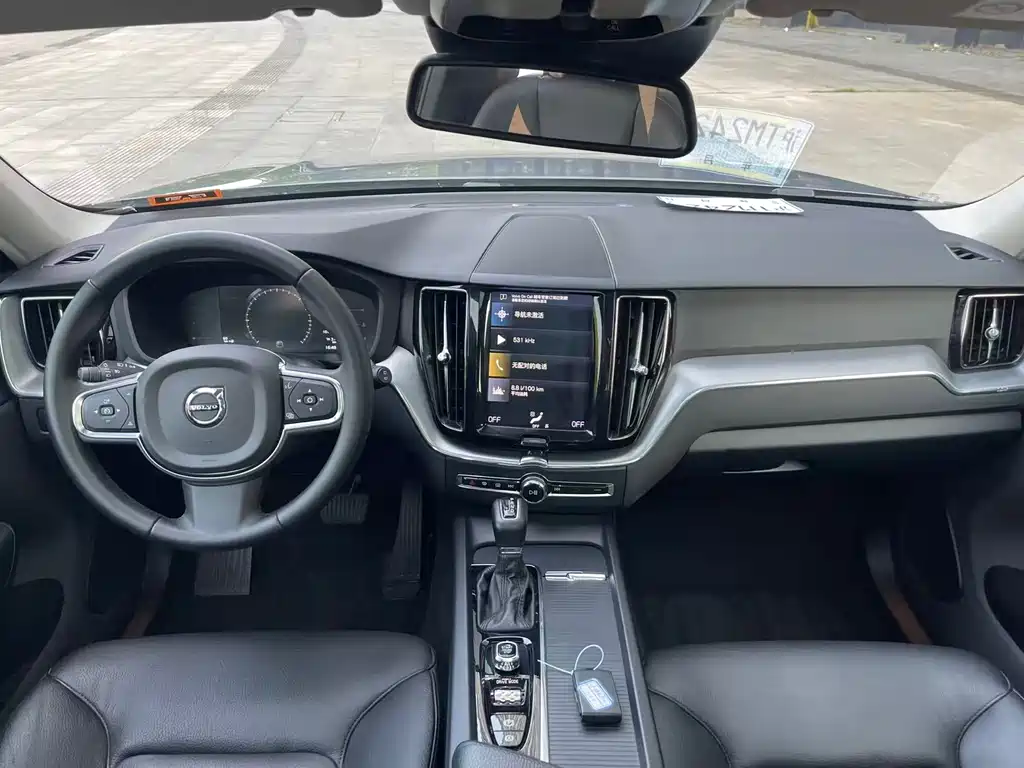 Volvo XC60 2020 — фото 11
