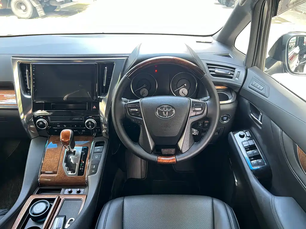 Toyota Alphard 2015 — фото 9