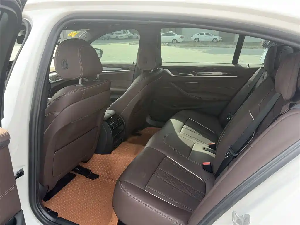 BMW 5 Series 2022 — фото 13