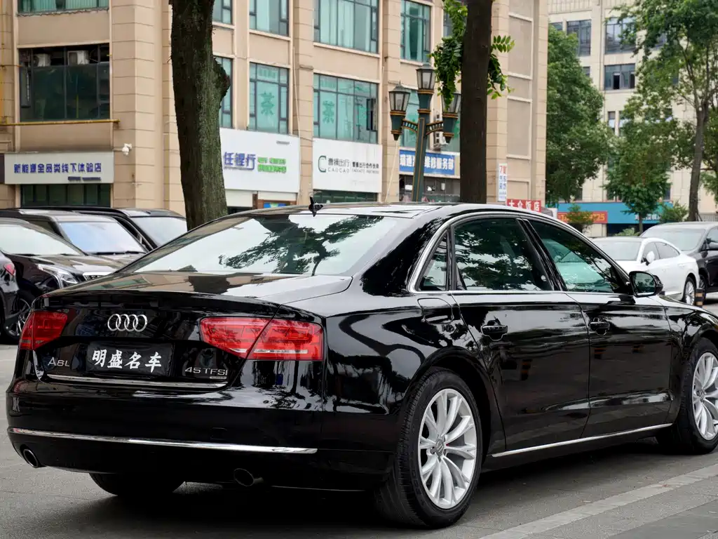 Audi A8 2012 — фото 19