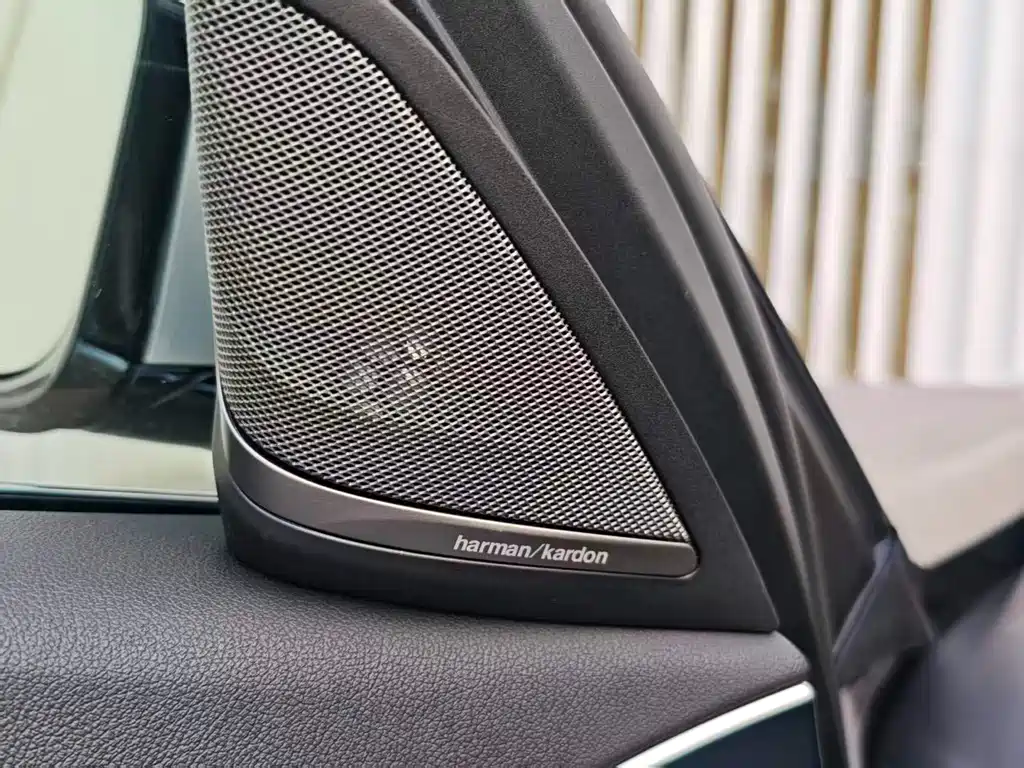 BMW 5 Series 2017 — фото 13