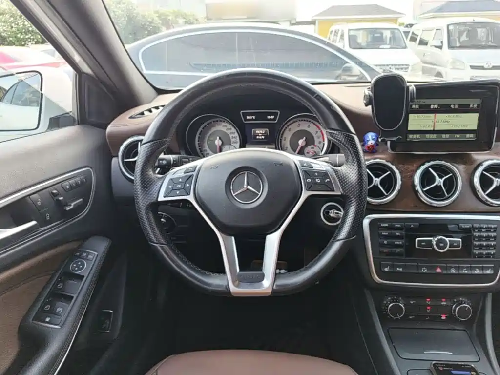 Mercedes-Benz GLA 2015 — фото 11