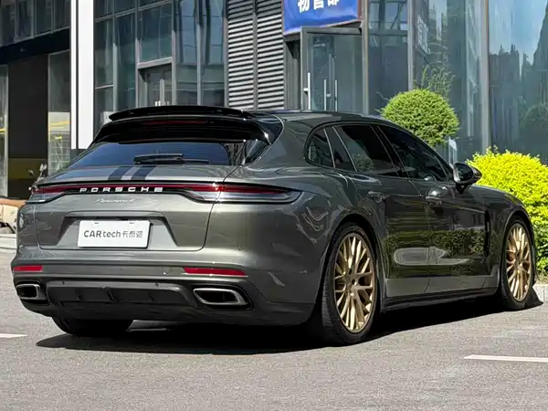 Porsche Panamera 2022