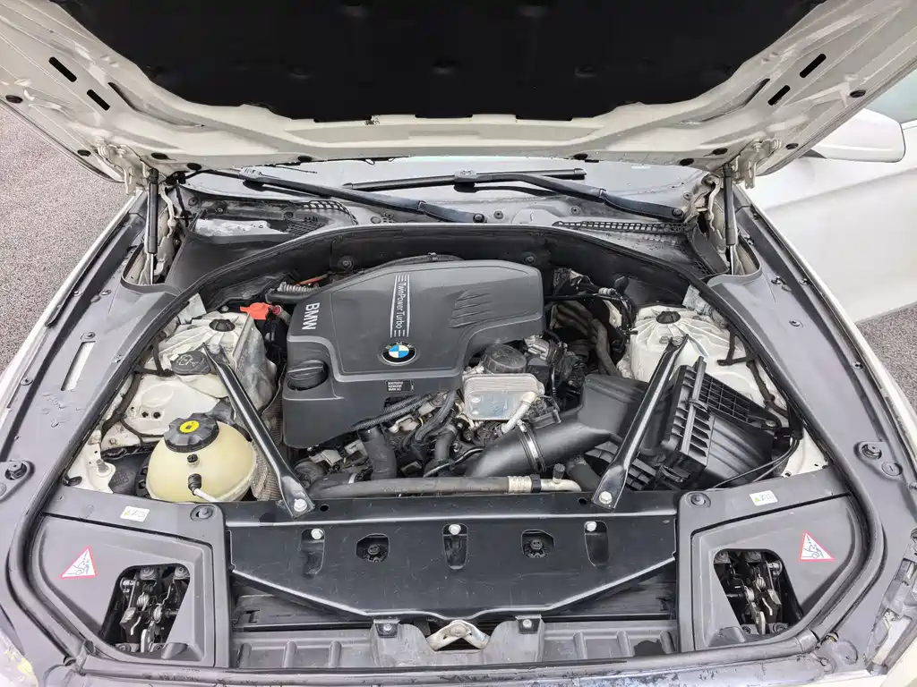 BMW 5 Series 2012 — фото 18