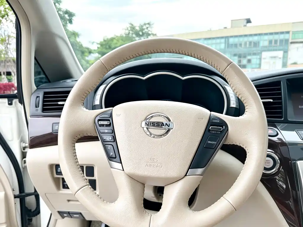 Nissan Quest 2015 — фото 24