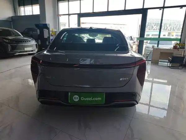 Hongqi EH7 2025