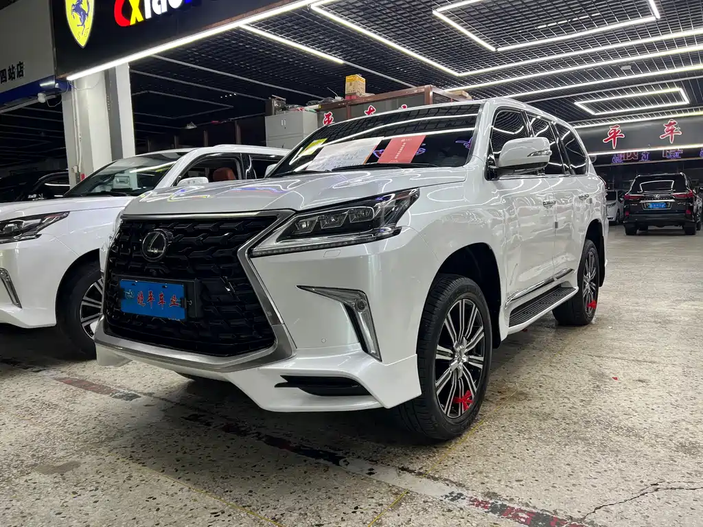 Lexus LX 2019 — фото 1