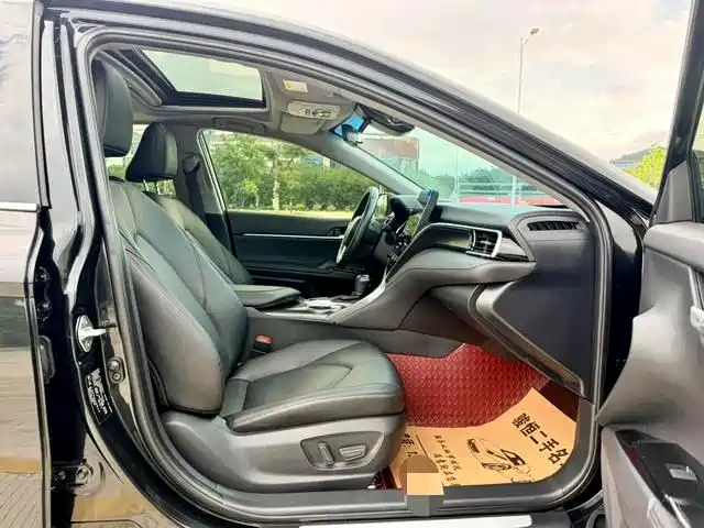 Toyota Camry 2023 — фото 24