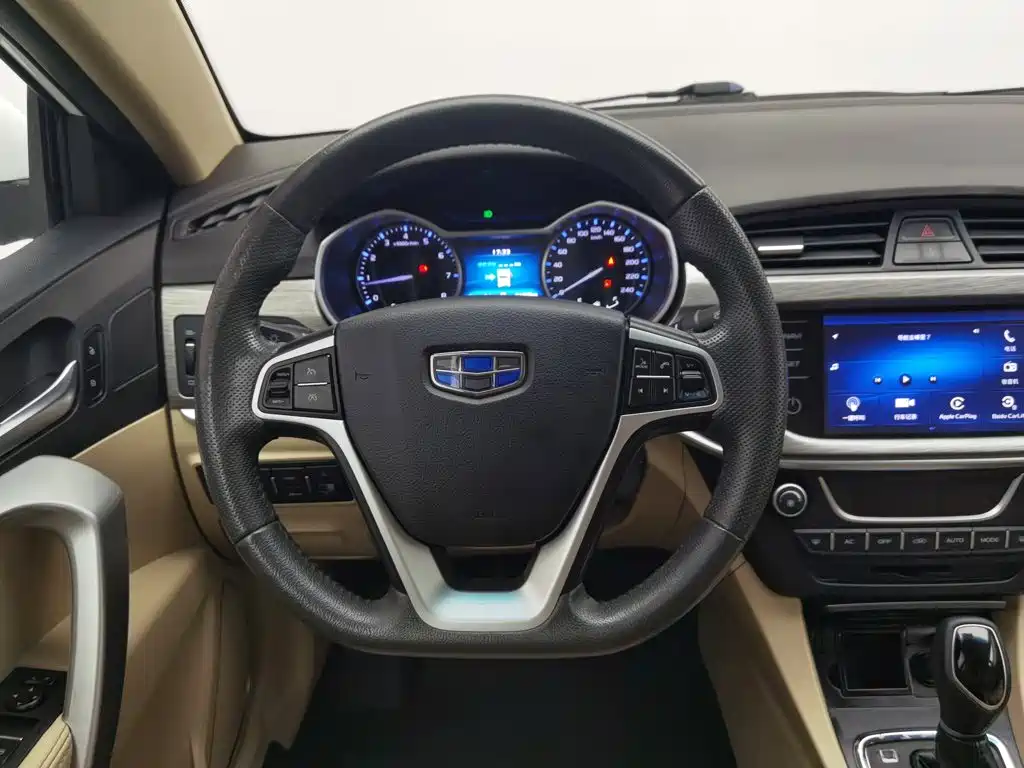 Geely Emgrand 2017 — фото 11