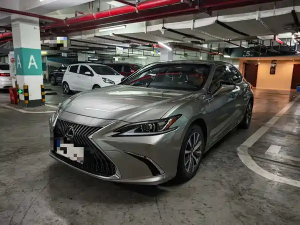 Lexus ES 2021