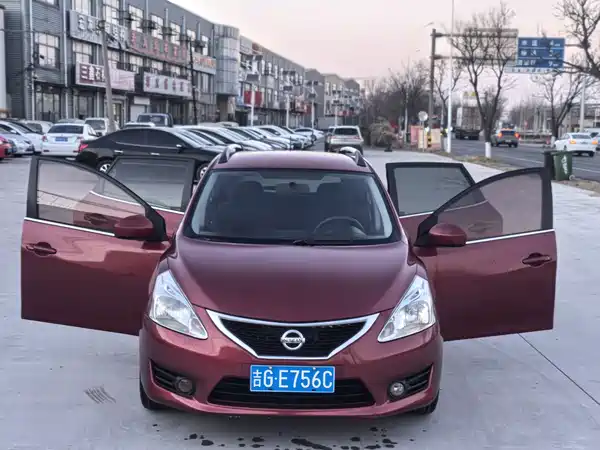 Nissan Tiida 2011