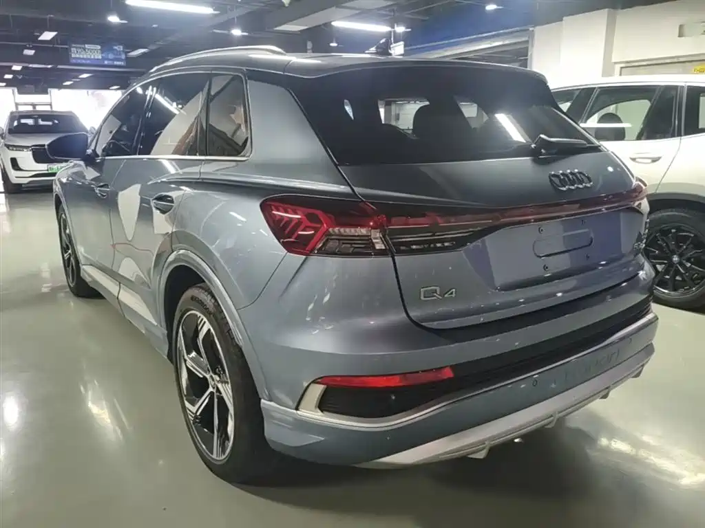 Audi Q4 e-tron 2023 — фото 5