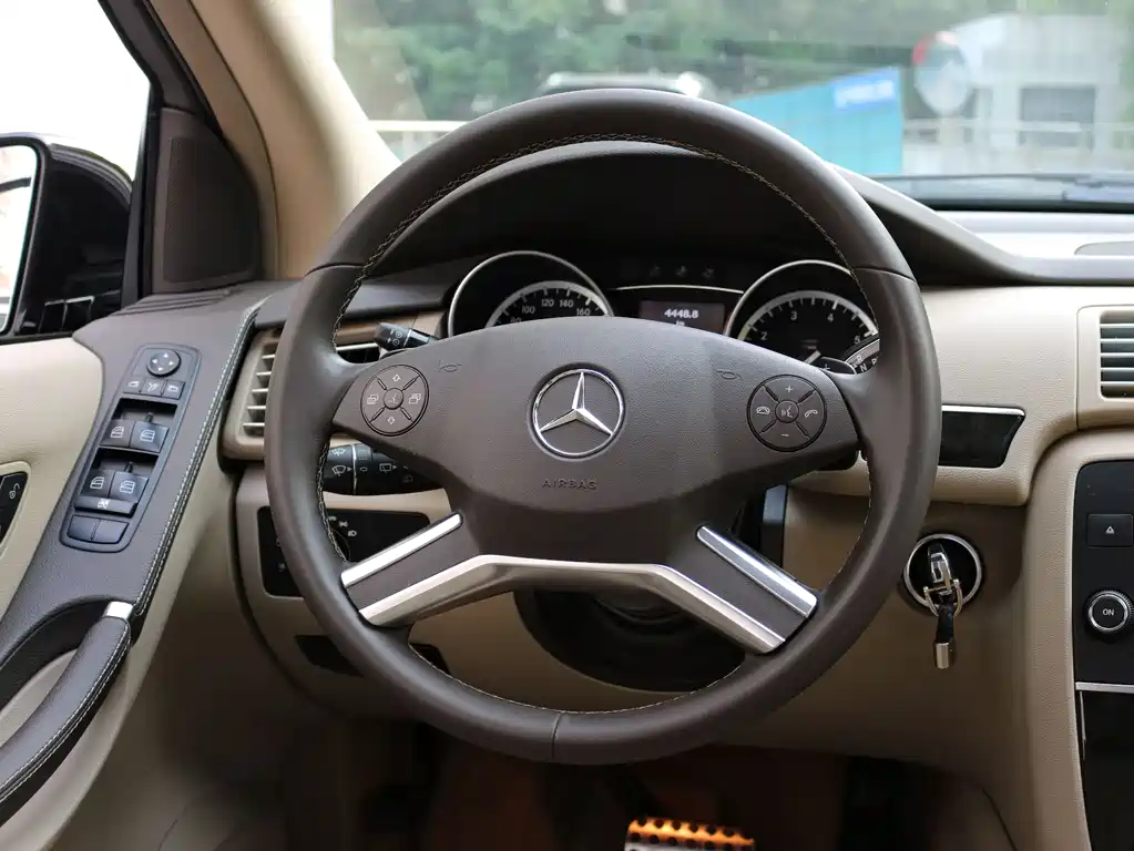 Mercedes-Benz R-Class 2018 — фото 16