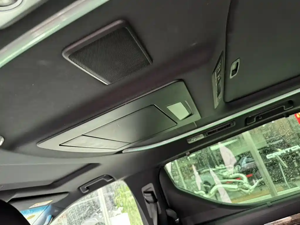 Toyota Alphard 2022 — фото 8