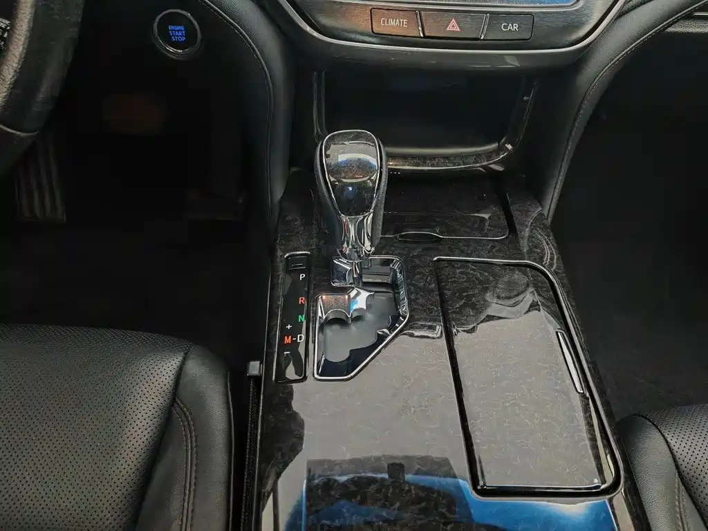 Toyota Crown 2018 — фото 13