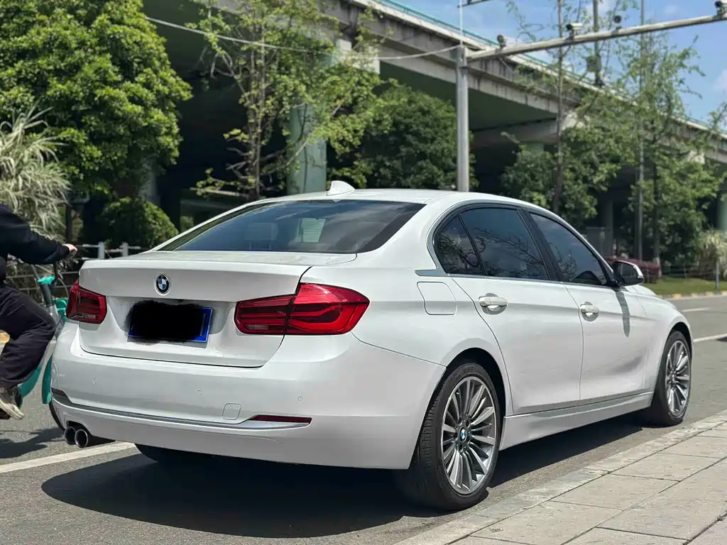BMW 3 Series 2019 — фото 16